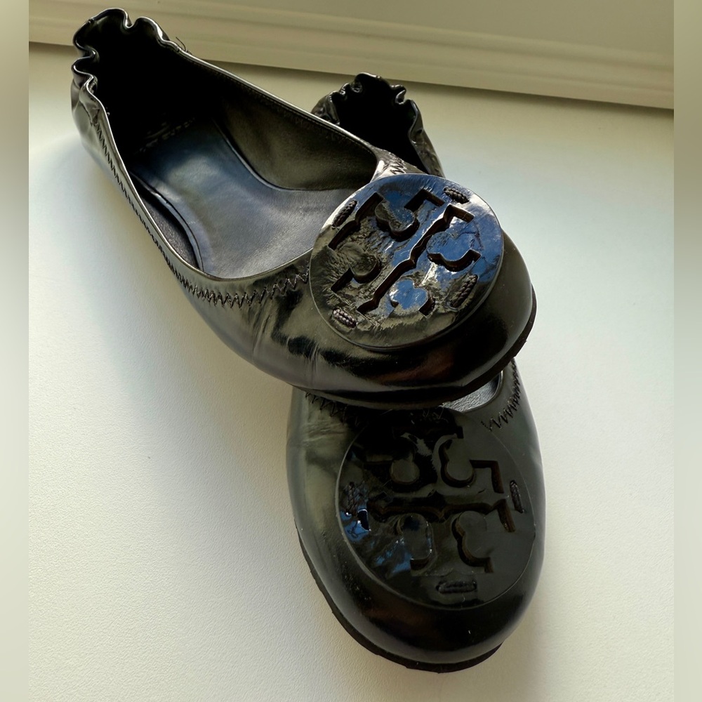 EUC Tory Burch Shoes | Tory Burch Patent Leather Flats | Color: BLACK | Size: 9